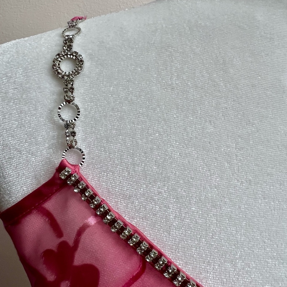 Chic Floral Camisole with Chain Straps - Picture 3 of 8